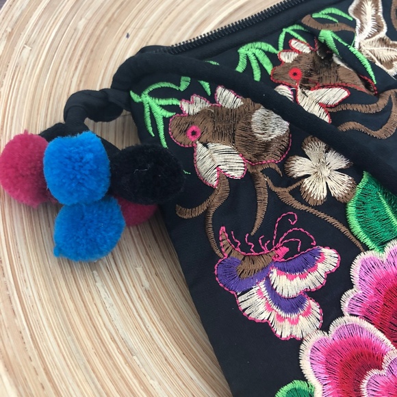 Embroidered Pom Poms Long Shoulder Bag/Crossbody Purse and Wristlet NWOT - Picture 6 of 13